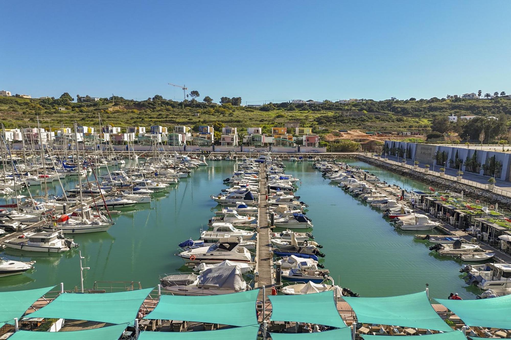 Marina Breeze Apartment With Pool - 900M From The Beach 阿尔布费拉 外观 照片