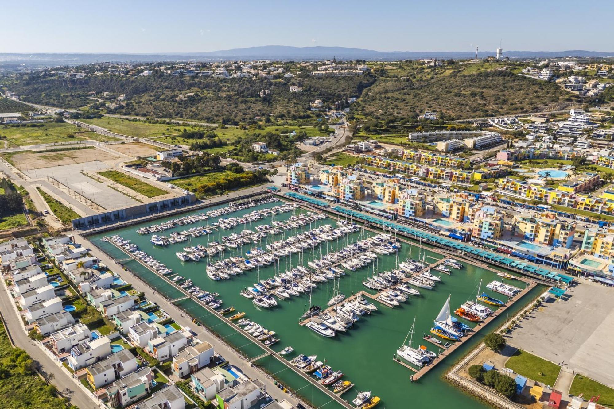 Marina Breeze Apartment With Pool - 900M From The Beach 阿尔布费拉 外观 照片