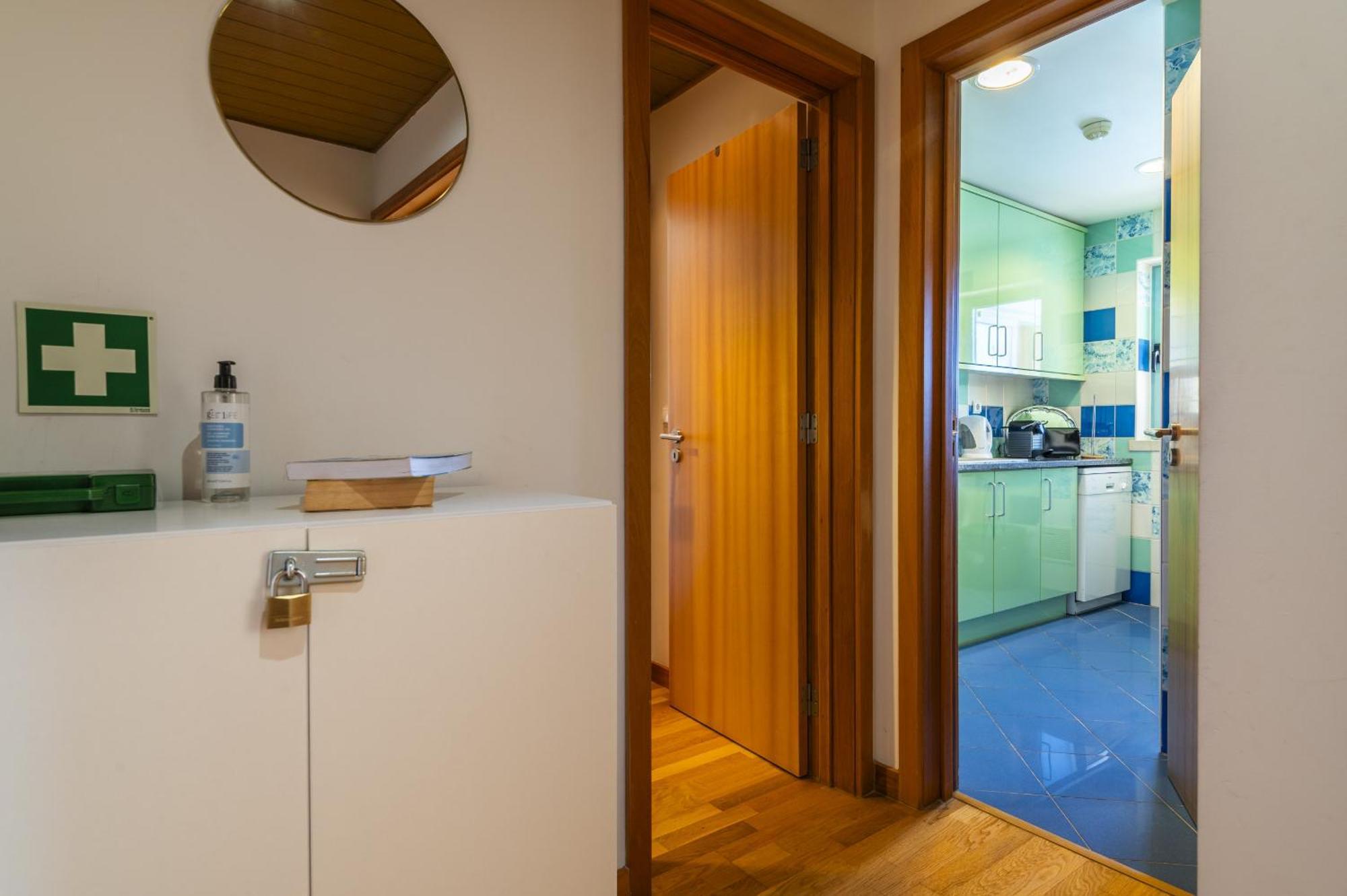 Marina Breeze Apartment With Pool - 900M From The Beach 阿尔布费拉 外观 照片