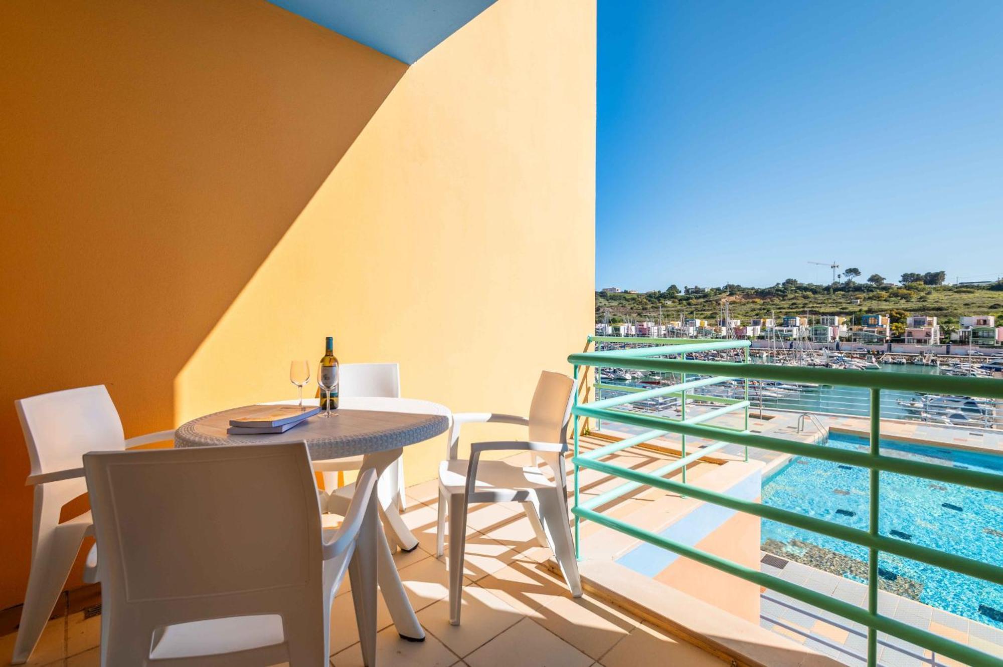 Marina Breeze Apartment With Pool - 900M From The Beach 阿尔布费拉 外观 照片